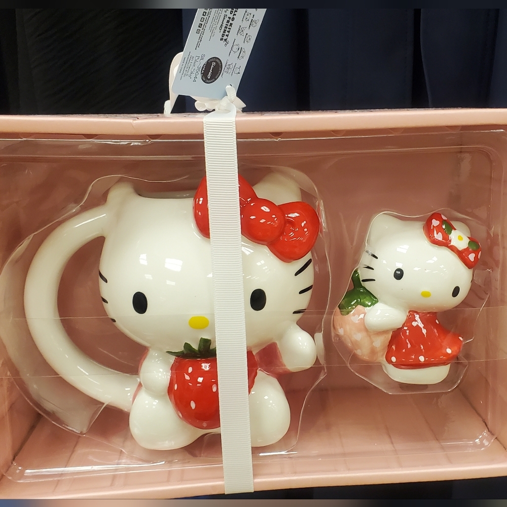HELLO KITTY STRAWBERRY Ceramic Mug and Figurine Set - LIMITED EDITION